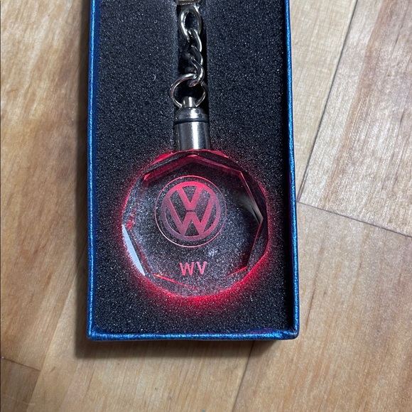 New Volkswagen Laser Engraved Crystal Car Logo Key Chain - Picture 4 of 8